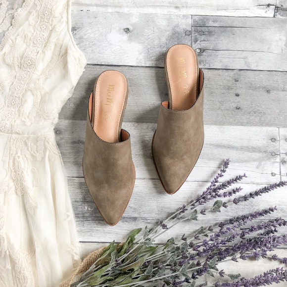 Mi.iM 'Sangria' Asymmetric Matte Mules. - Picture 2 of 5